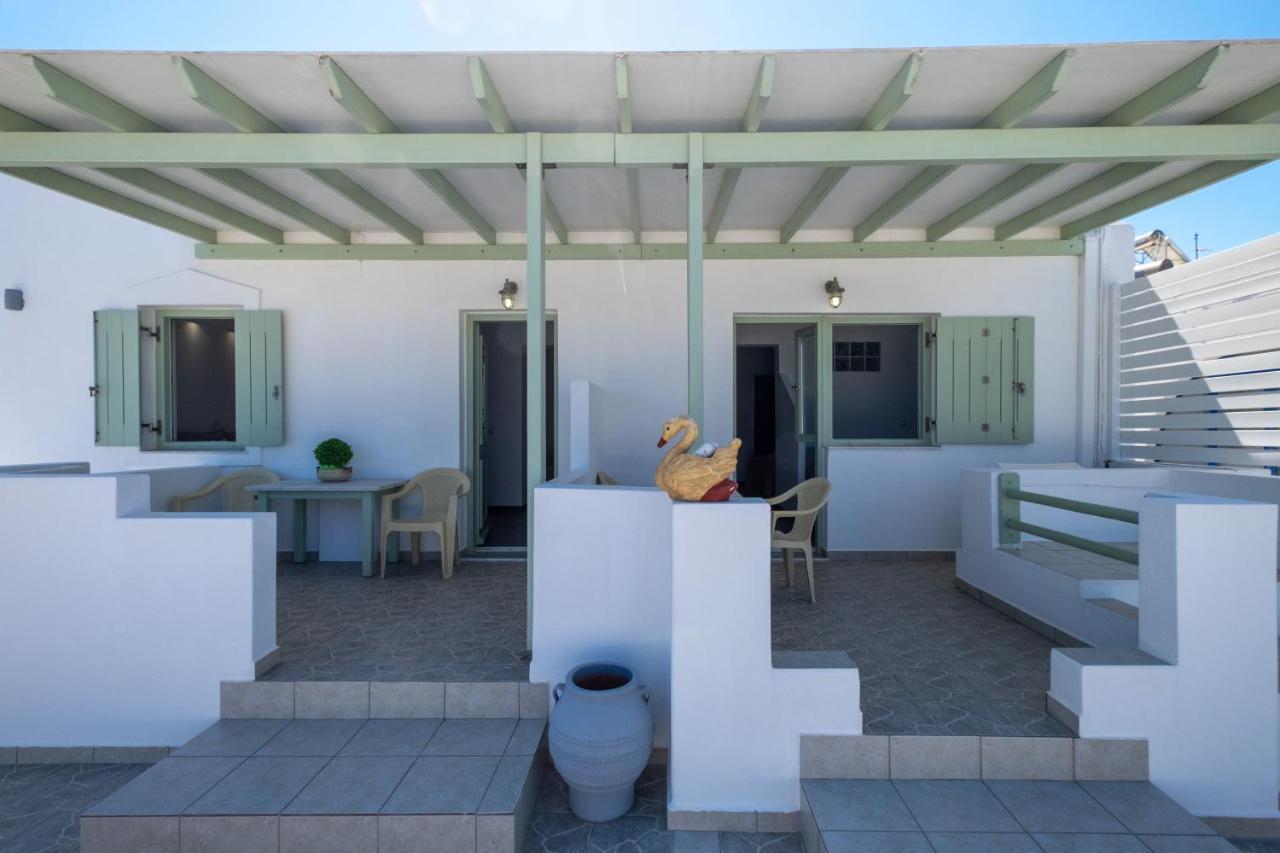 Lorenzo And Paros Nausa