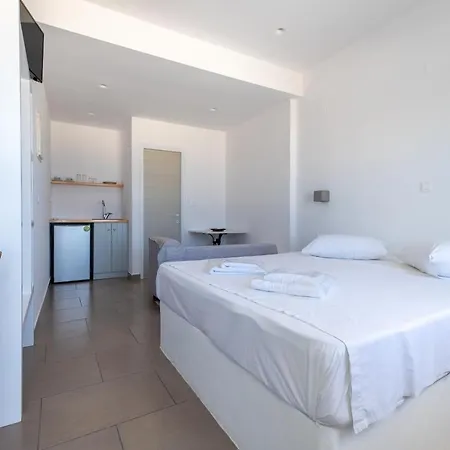 Lorenzo Studios And Suites Paros Naoussa Exterior foto
