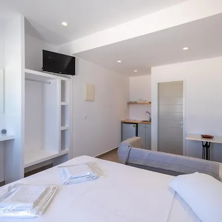 Lorenzo Studios And Suites Paros Naoussa Exterior foto