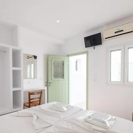 Lorenzo Studios And Suites Paros Naoussa Exterior foto