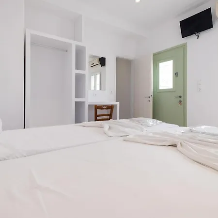 Lorenzo Studios And Suites Paros Naoussa Exterior foto