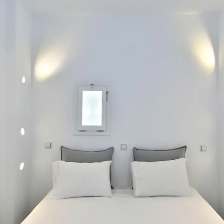 Lorenzo Studios And Suites Paros Naoussa Exterior foto