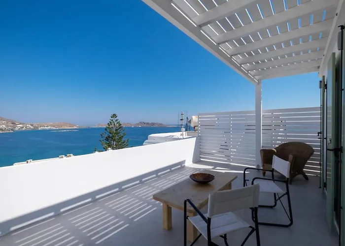 Lorenzo Studios And Suites Paros