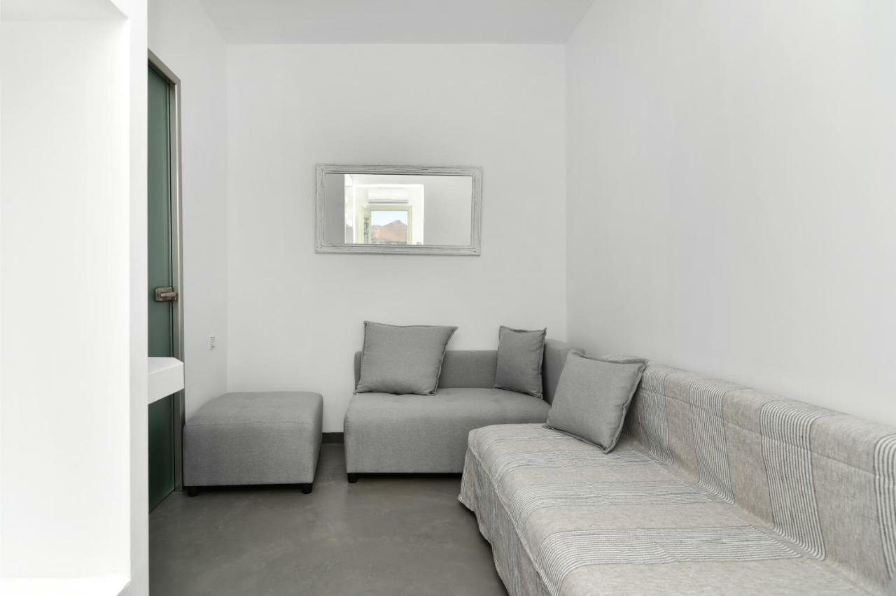 Lorenzo Studios *